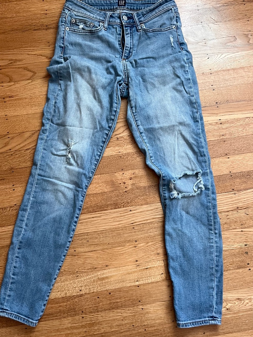 GAP Women's Light Wash Ripped Skinny Jeans